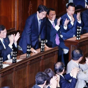 安倍晋三被参众两院选为日本第97任首相