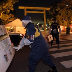 日本男子火烧靖国神社 外墙受损