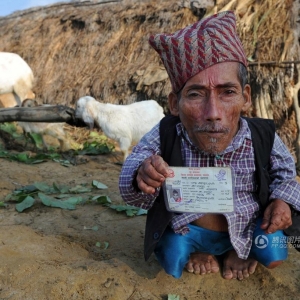 世界上最矮成人男子去世 享年75岁