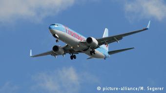 Thomson Airways Boeing 737-8K5 beim Landeanflug