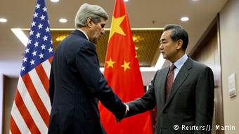 China US Au?enminister John Kerry mit Wang Yi